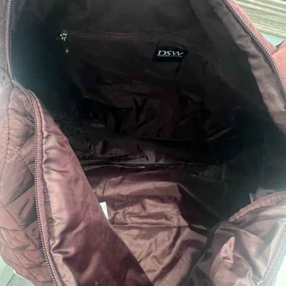 Maroon weekender duffle bag! - Picture 5 of 5